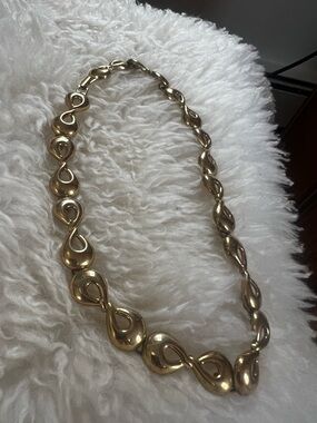 Vintage 80s Elegant Gold plated Link Teardrop Necklace - Women Jewelry